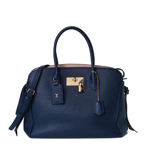 LOUIS VUITTON Veau Nuage Milla MM Bleu Marine.